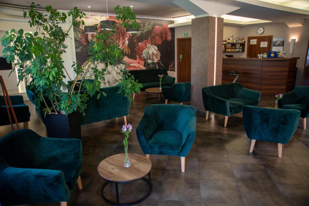 Centrum Restauracyjno-Hotelowe Florres Pawlowiczki Luaran gambar