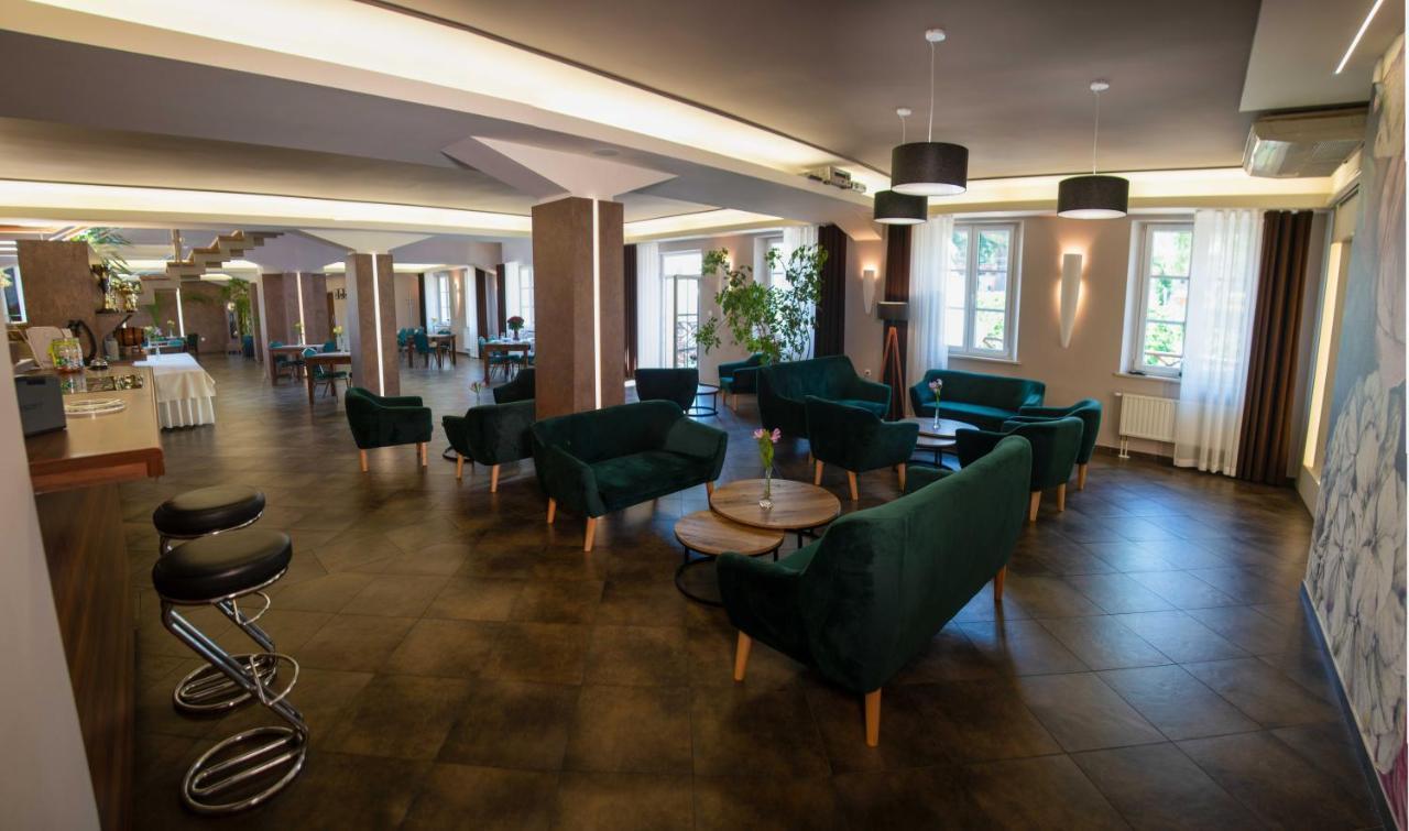 Centrum Restauracyjno-Hotelowe Florres Pawlowiczki Luaran gambar