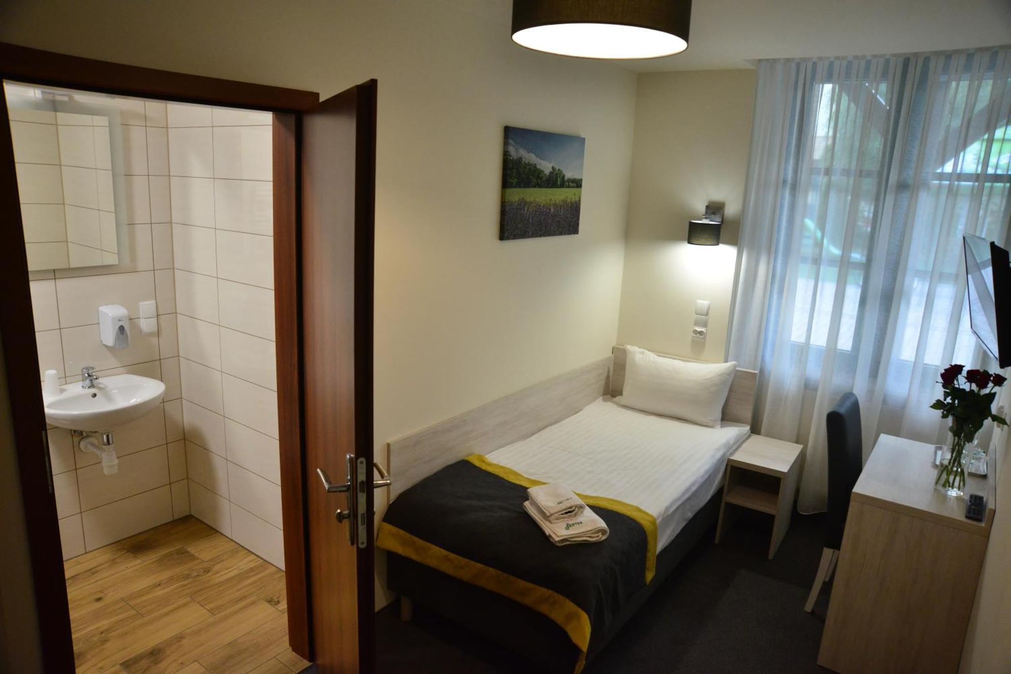 Centrum Restauracyjno-Hotelowe Florres Pawlowiczki Luaran gambar
