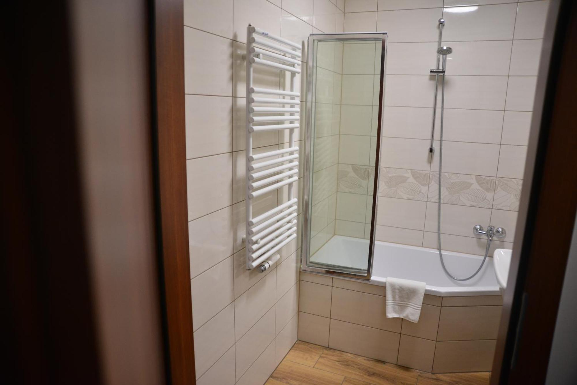 Centrum Restauracyjno-Hotelowe Florres Pawlowiczki Luaran gambar