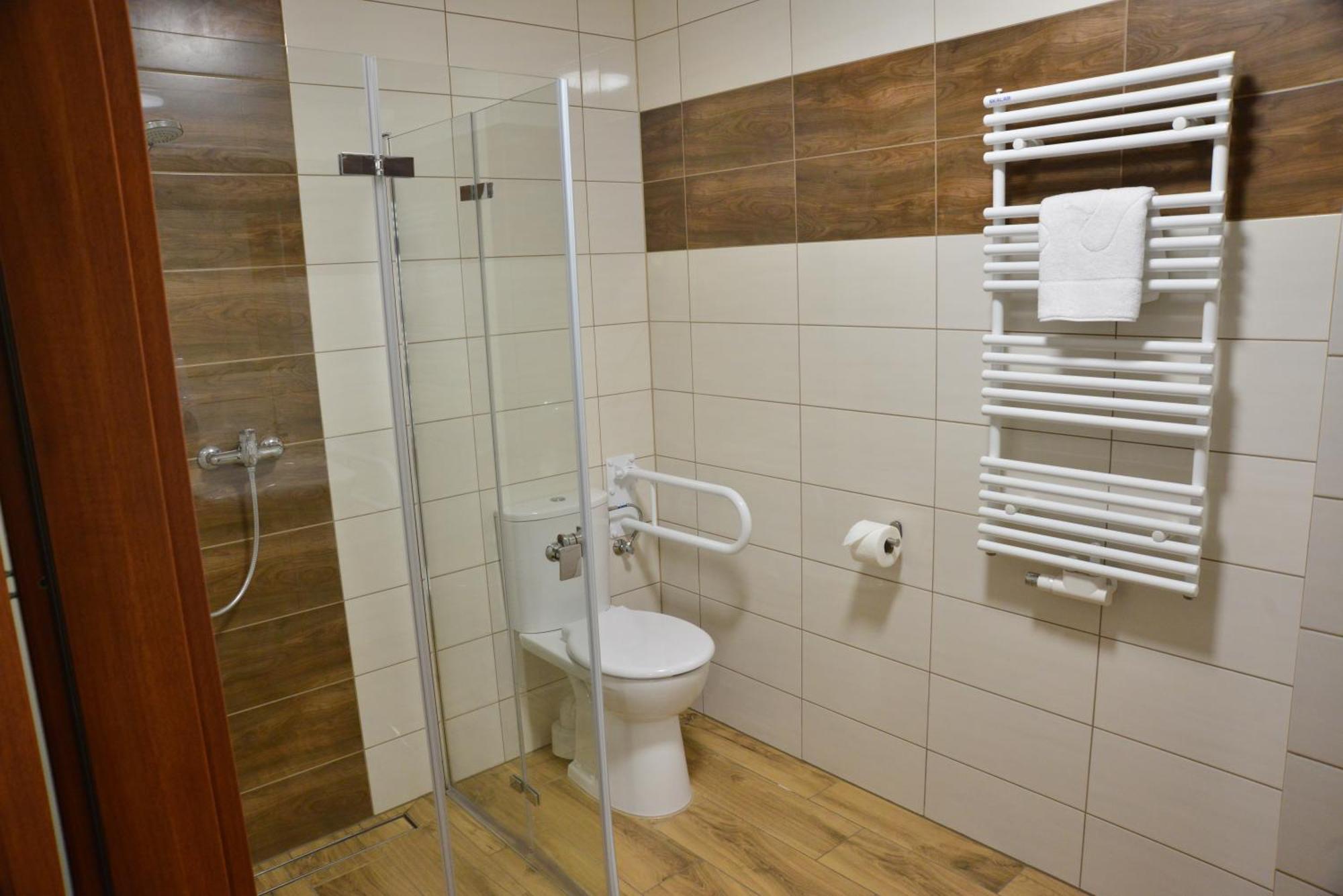 Centrum Restauracyjno-Hotelowe Florres Pawlowiczki Luaran gambar